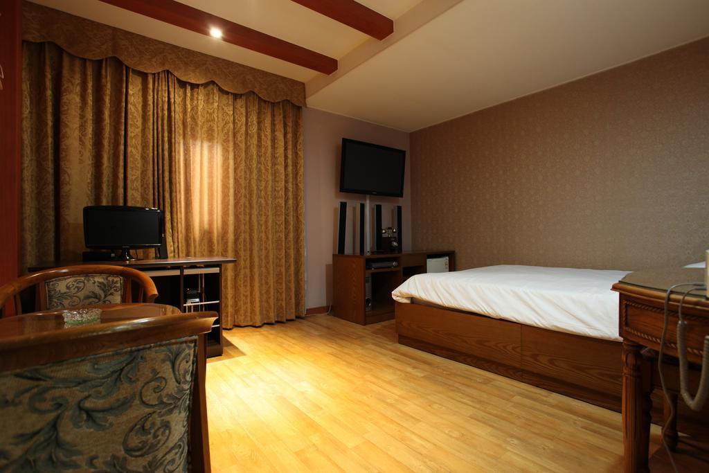 Monaco Hotel Jeju Phòng bức ảnh